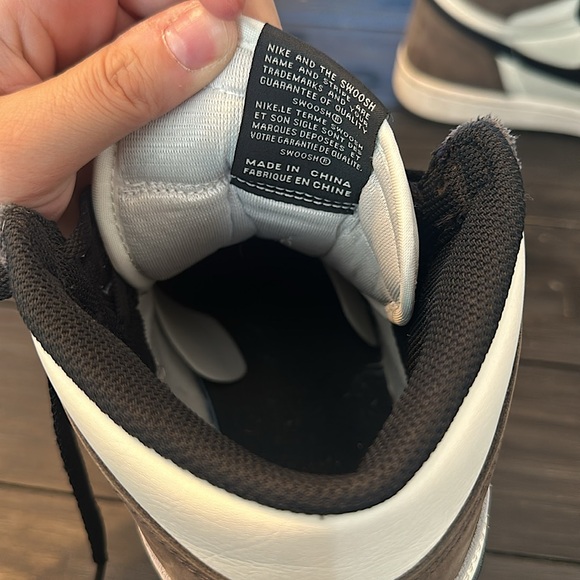 Men’s Air Jordan 1 Retro High OG Dark Mocha - Picture 4 of 6